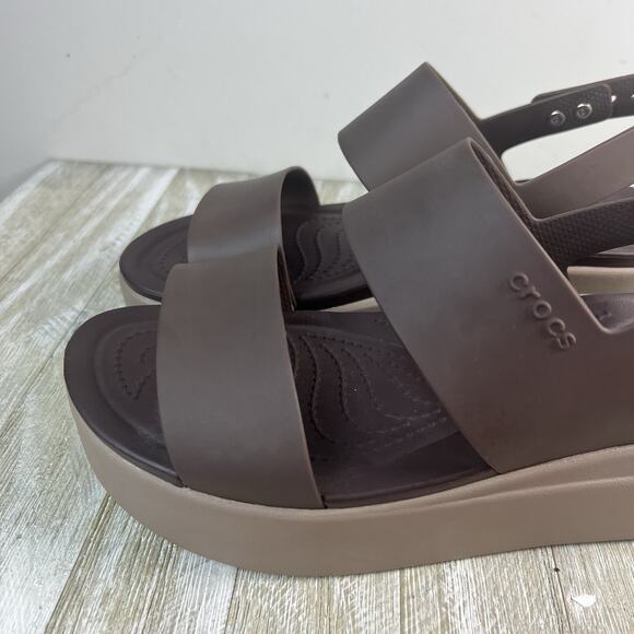 Crocs Sandals Women's Brown Brooklyn Low Wedge Size 9 - Picture 3 of 12